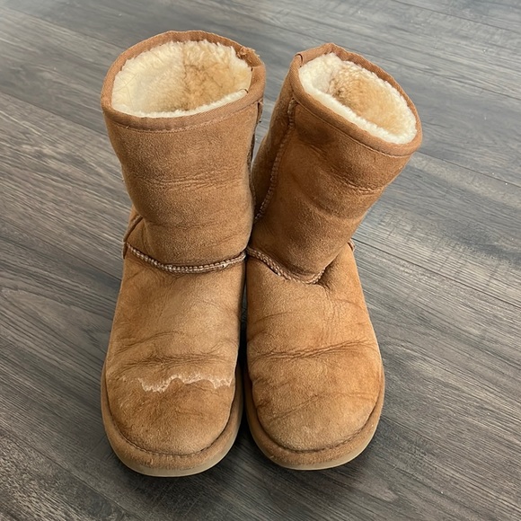 Ugg Boots - Picture 1 of 5